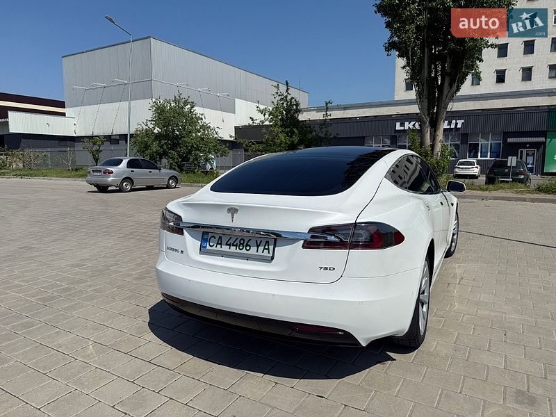Ліфтбек Tesla Model S 2017 в Черкасах