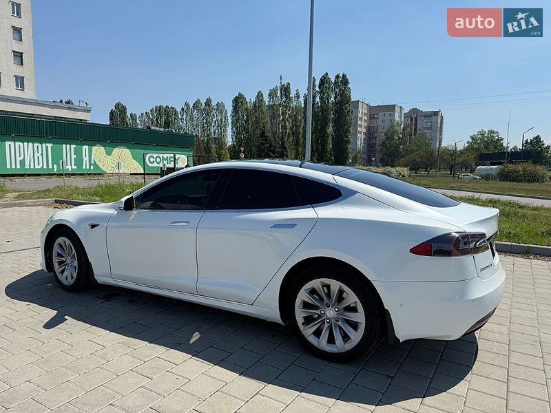 Ліфтбек Tesla Model S 2017 в Черкасах