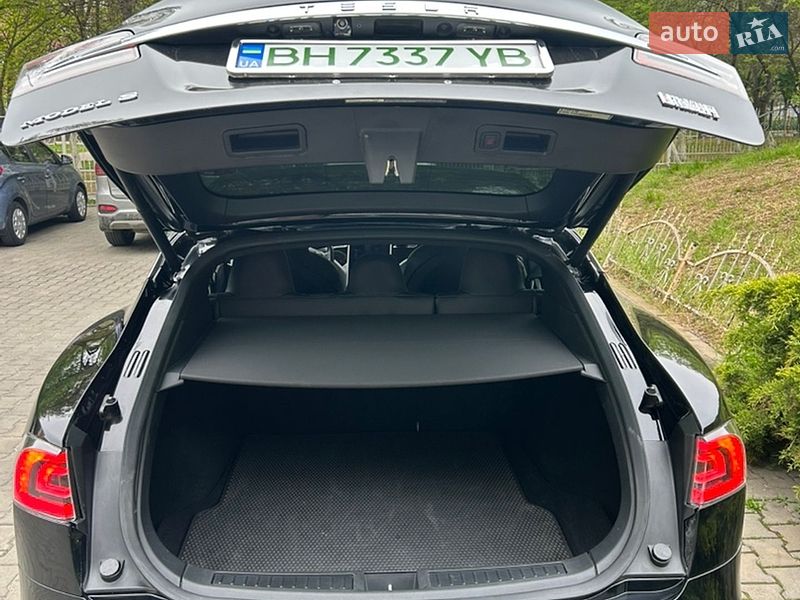 Ліфтбек Tesla Model S 2018 в Одесі