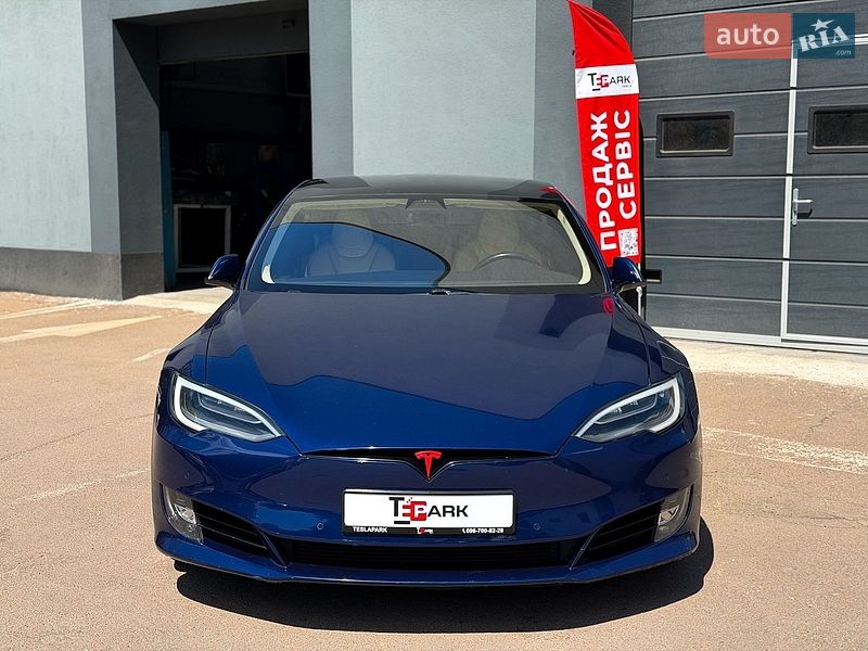 Лифтбек Tesla Model S 2018 в Киеве