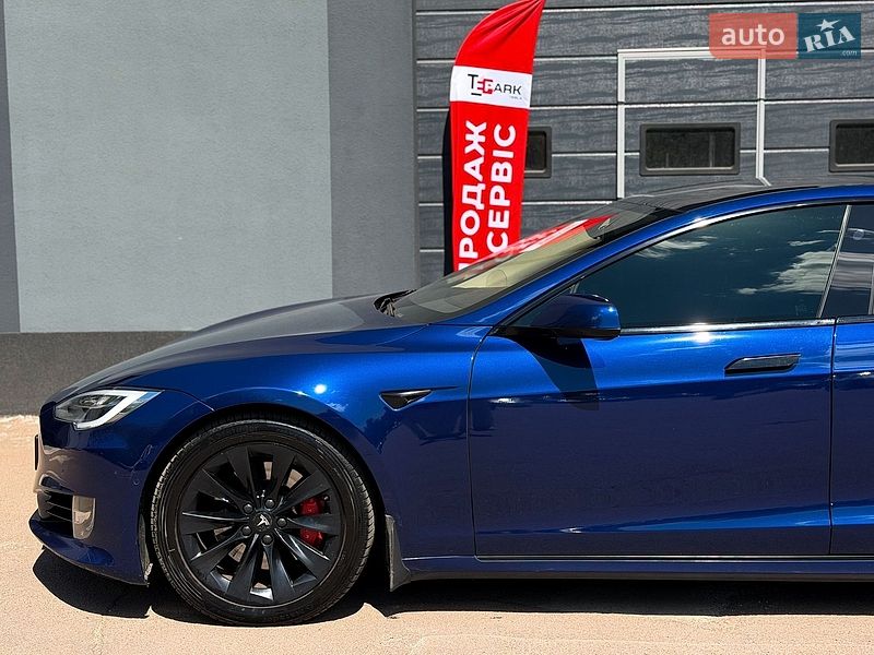 Лифтбек Tesla Model S 2018 в Киеве