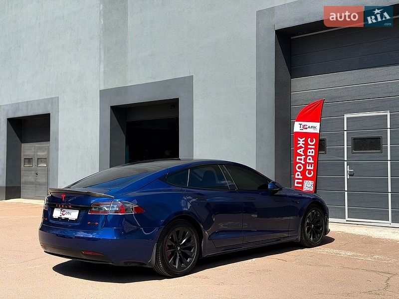 Лифтбек Tesla Model S 2018 в Киеве