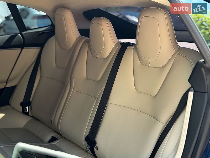 Лифтбек Tesla Model S 2018 в Киеве