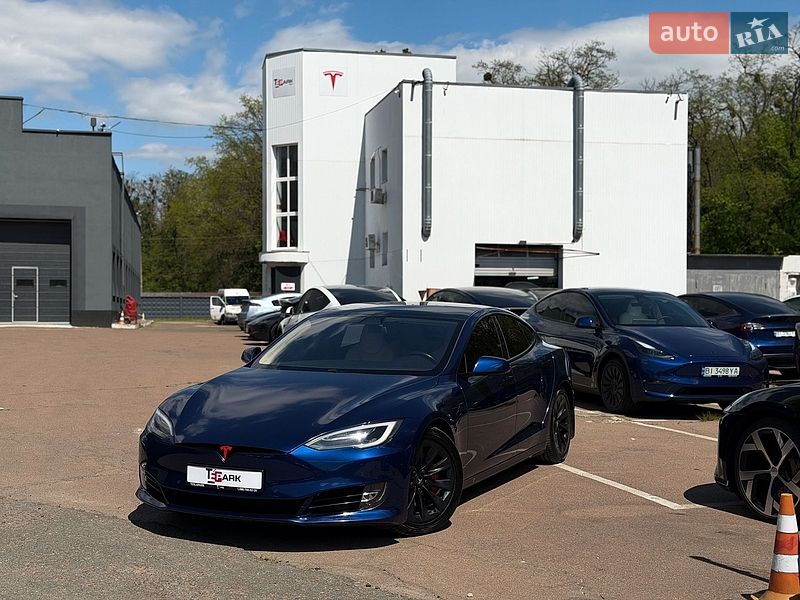 Лифтбек Tesla Model S 2018 в Киеве