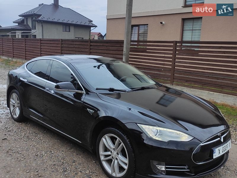 Лифтбек Tesla Model S 2013 в Коломые