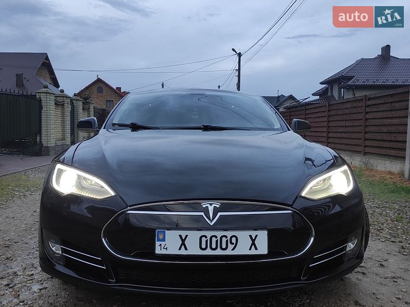 Лифтбек Tesla Model S 2013 в Коломые