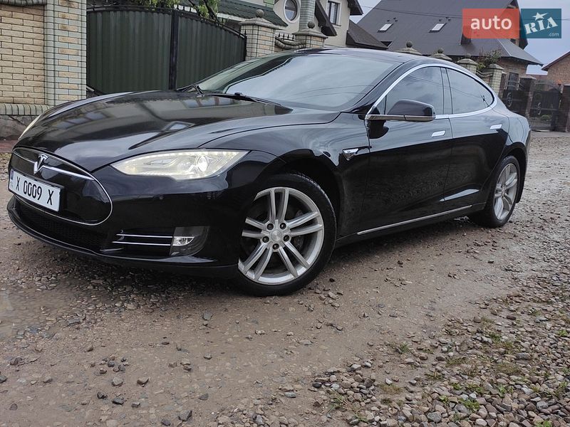 Лифтбек Tesla Model S 2013 в Коломые