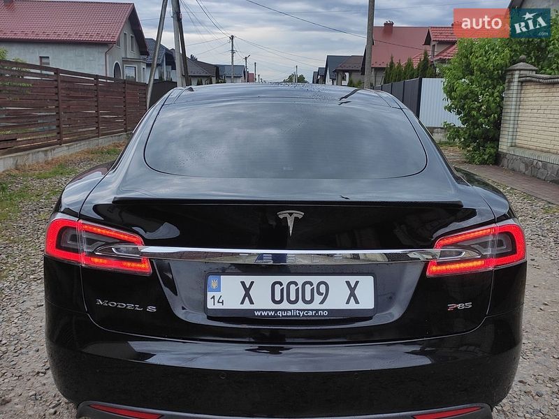 Лифтбек Tesla Model S 2013 в Коломые