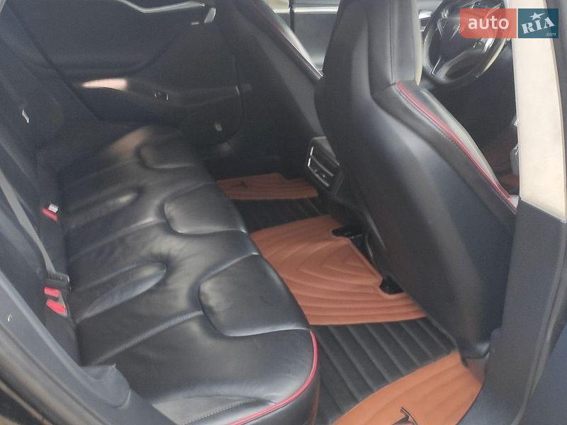 Лифтбек Tesla Model S 2013 в Коломые
