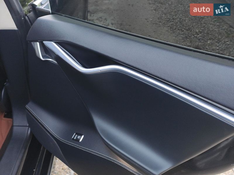 Лифтбек Tesla Model S 2013 в Коломые