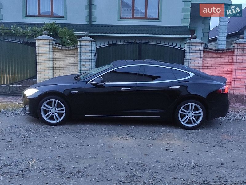 Лифтбек Tesla Model S 2013 в Коломые