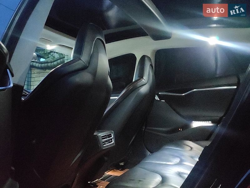 Лифтбек Tesla Model S 2013 в Коломые