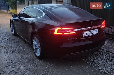 Лифтбек Tesla Model S 2013 в Коломые