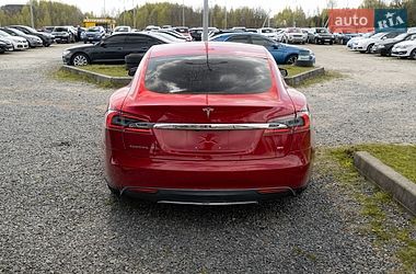 Лифтбек Tesla Model S 2014 в Львове