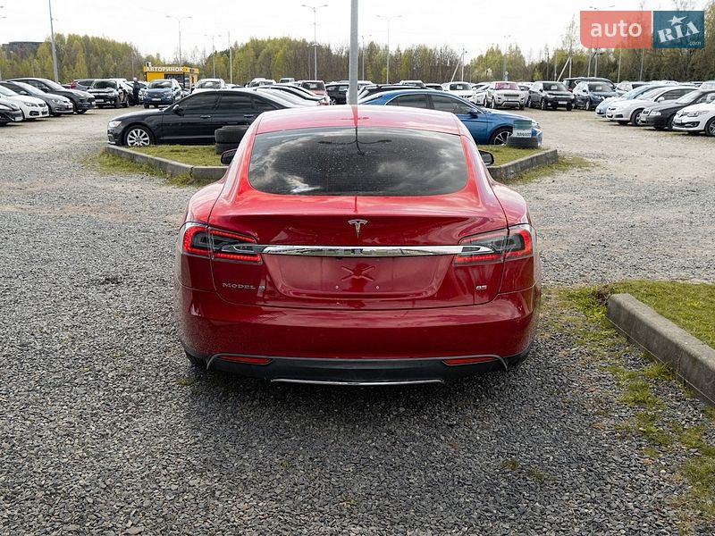 Лифтбек Tesla Model S 2014 в Львове
