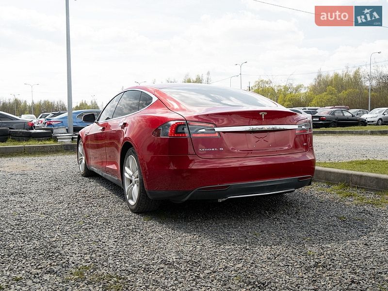 Лифтбек Tesla Model S 2014 в Львове