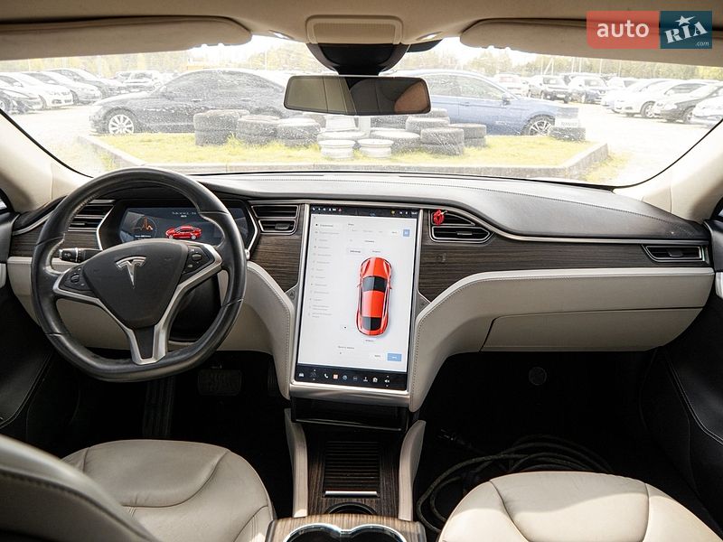 Лифтбек Tesla Model S 2014 в Львове