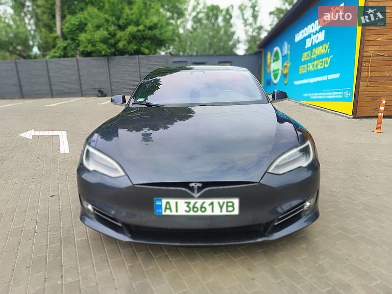 Лифтбек Tesla Model S 2018 в Киеве