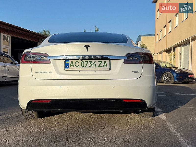 Лифтбек Tesla Model S 2018 в Луцке