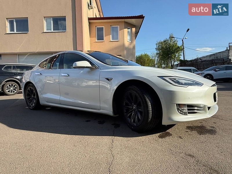 Лифтбек Tesla Model S 2018 в Луцке