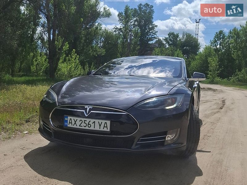 Tesla Model S 2015