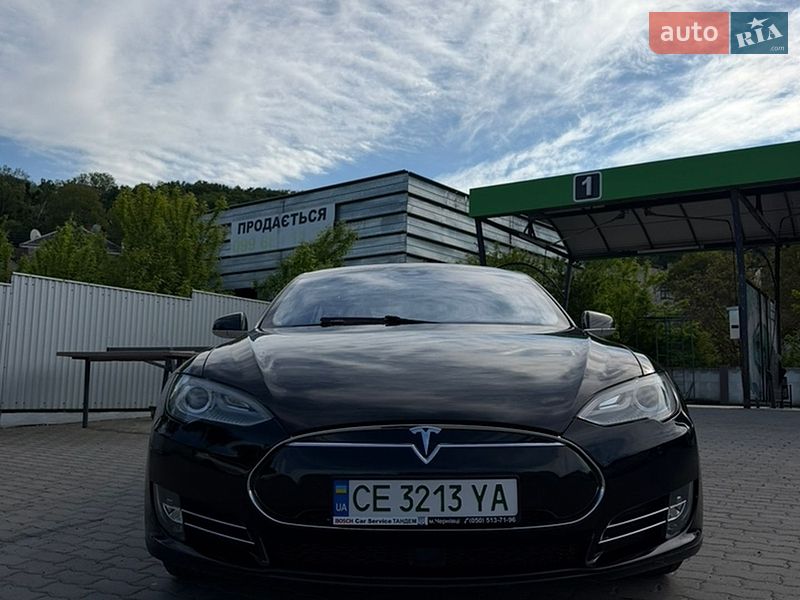 Tesla Model S 2015