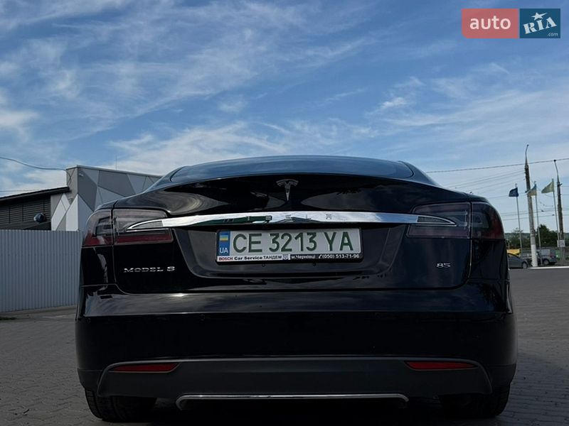 Ліфтбек Tesla Model S 2015 в Чернівцях