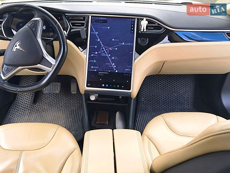 Ліфтбек Tesla Model S 2014 в Львові