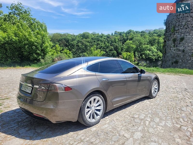 Лифтбек Tesla Model S 2016 в Каменец-Подольском
