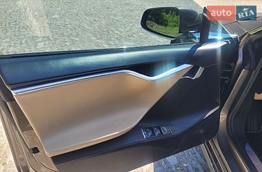 Лифтбек Tesla Model S 2016 в Каменец-Подольском