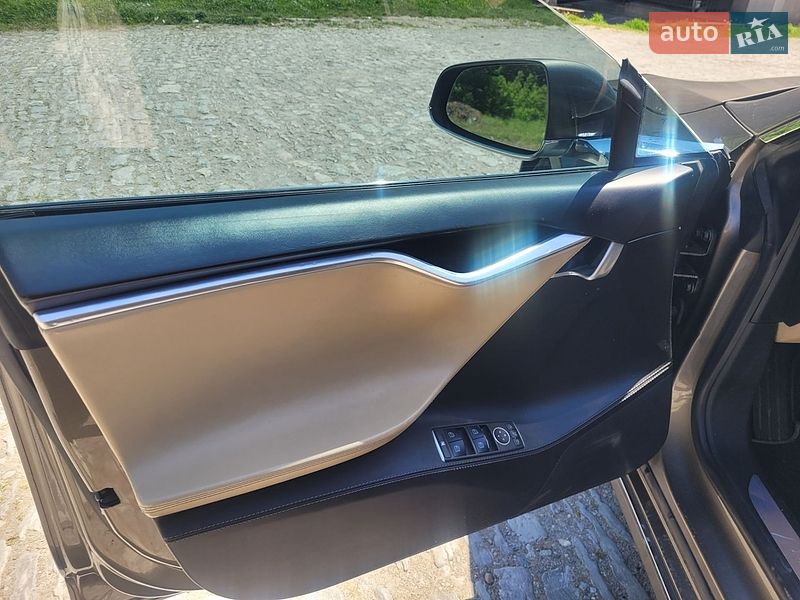 Лифтбек Tesla Model S 2016 в Каменец-Подольском