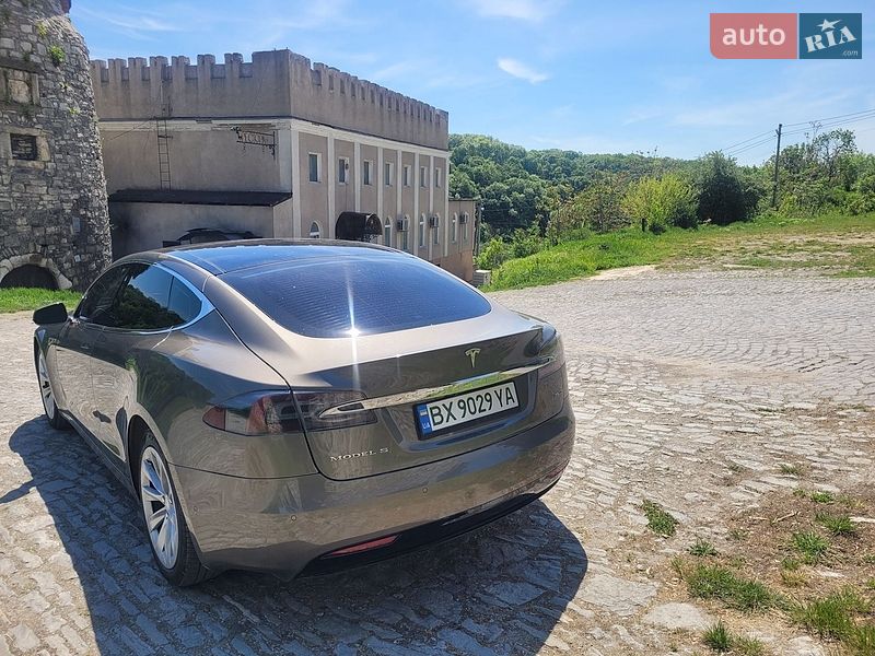Лифтбек Tesla Model S 2016 в Каменец-Подольском