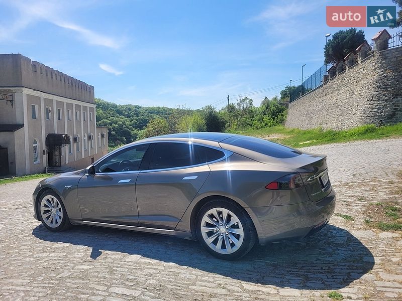 Лифтбек Tesla Model S 2016 в Каменец-Подольском