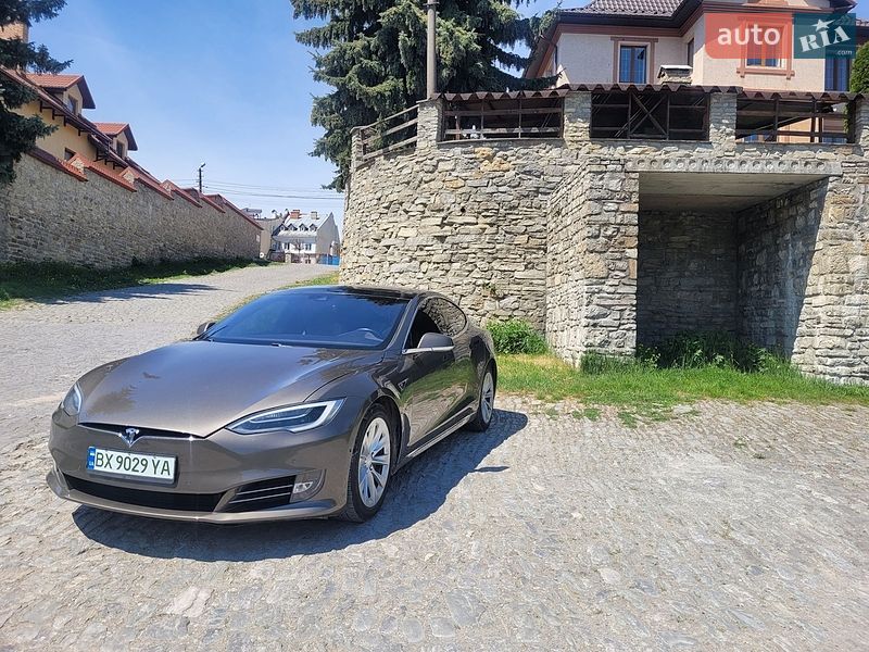 Ліфтбек Tesla Model S 2016 в Кам'янець-Подільському