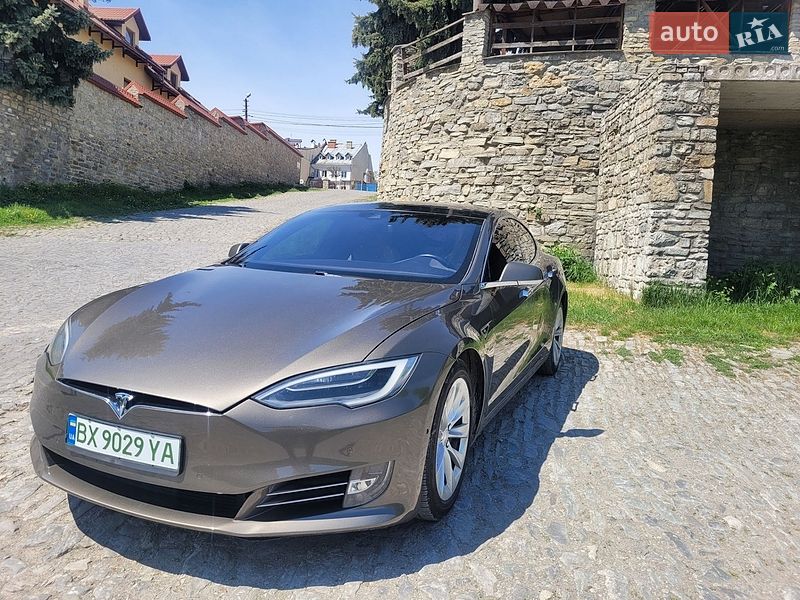 Лифтбек Tesla Model S 2016 в Каменец-Подольском