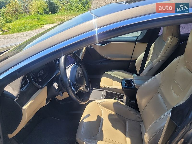Лифтбек Tesla Model S 2016 в Каменец-Подольском