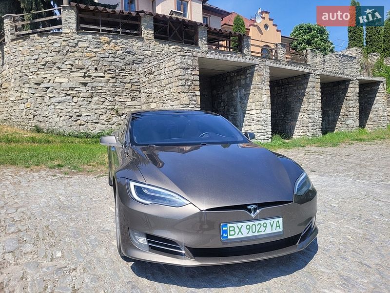 Лифтбек Tesla Model S 2016 в Каменец-Подольском