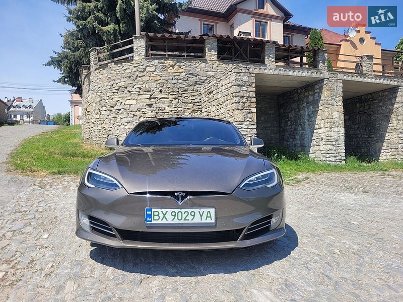 Ліфтбек Tesla Model S 2016 в Кам'янець-Подільському