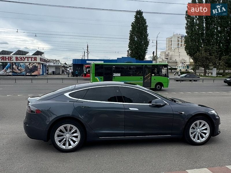 Ліфтбек Tesla Model S 2017 в Черкасах