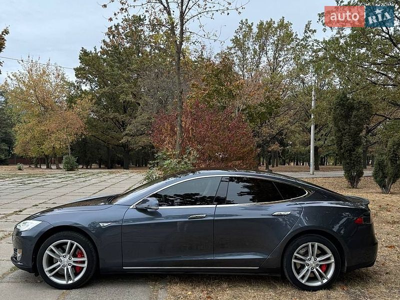 Ліфтбек Tesla Model S 2014 в Харкові