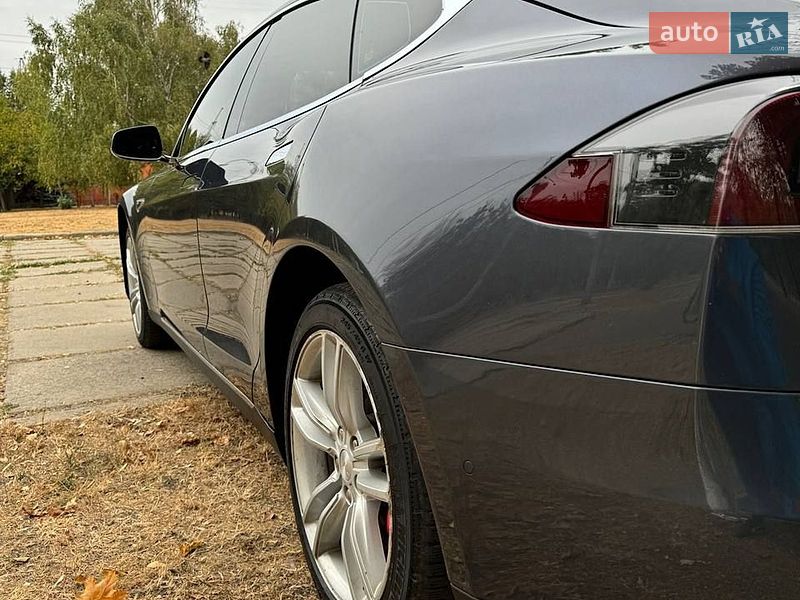 Ліфтбек Tesla Model S 2014 в Харкові