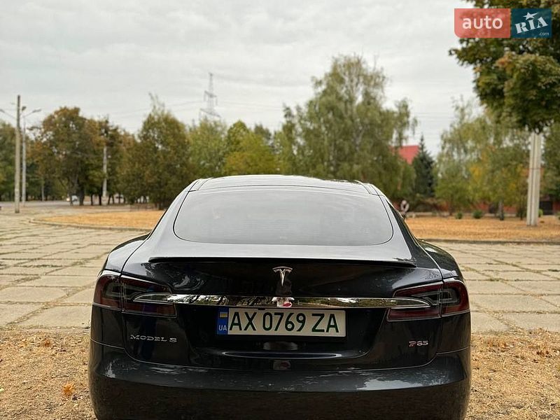 Ліфтбек Tesla Model S 2014 в Харкові