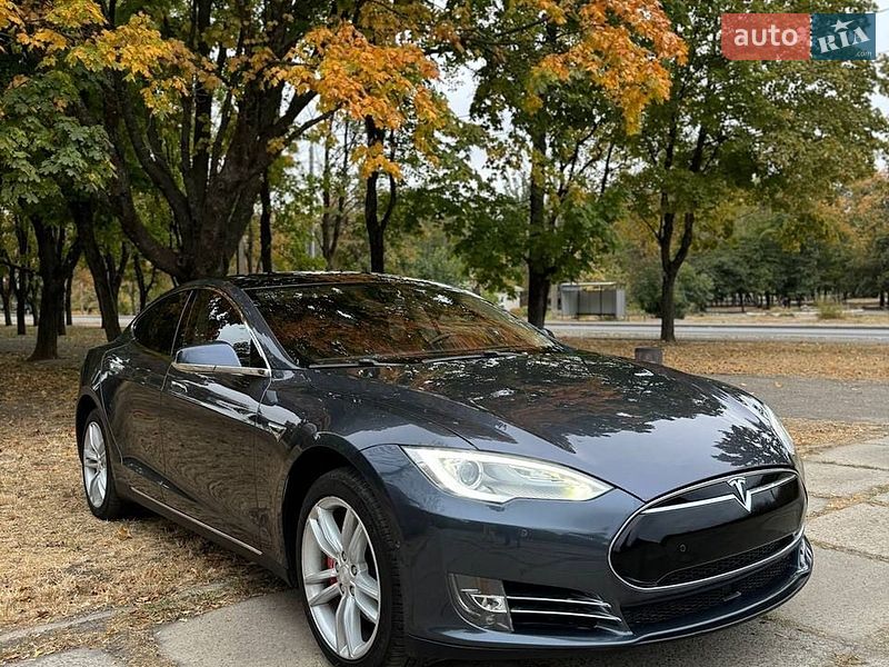 Ліфтбек Tesla Model S 2014 в Харкові