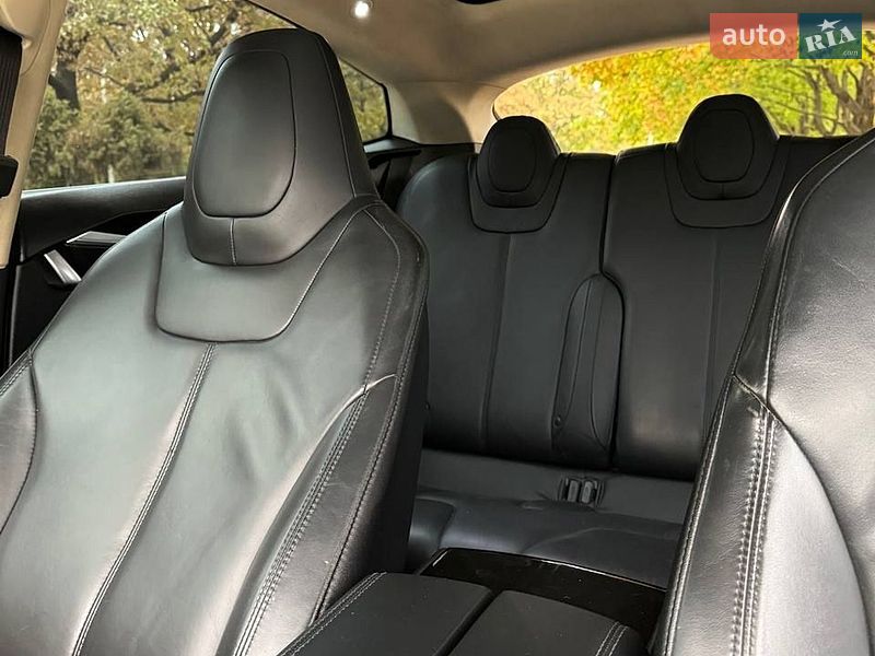 Ліфтбек Tesla Model S 2014 в Харкові