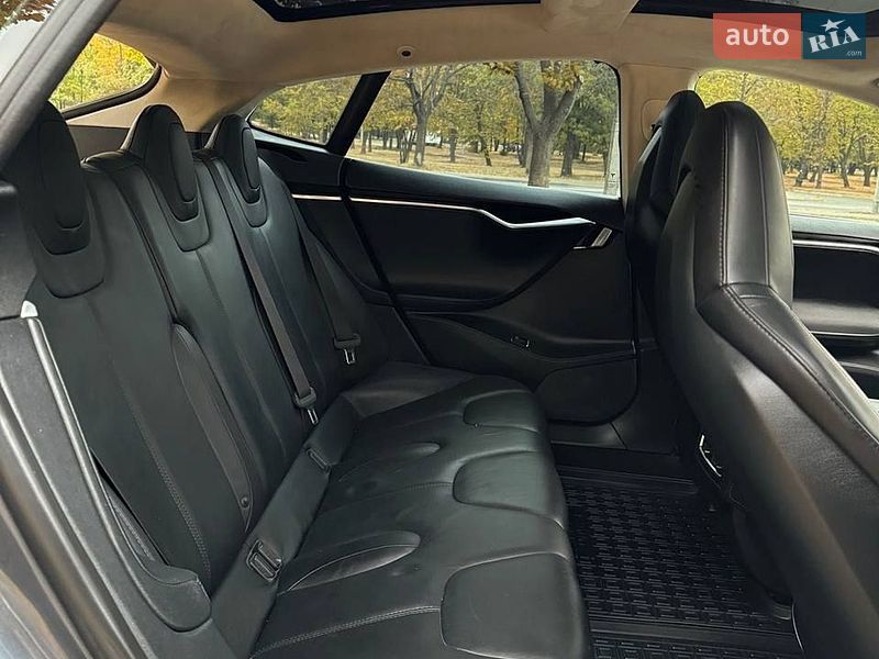 Ліфтбек Tesla Model S 2014 в Харкові