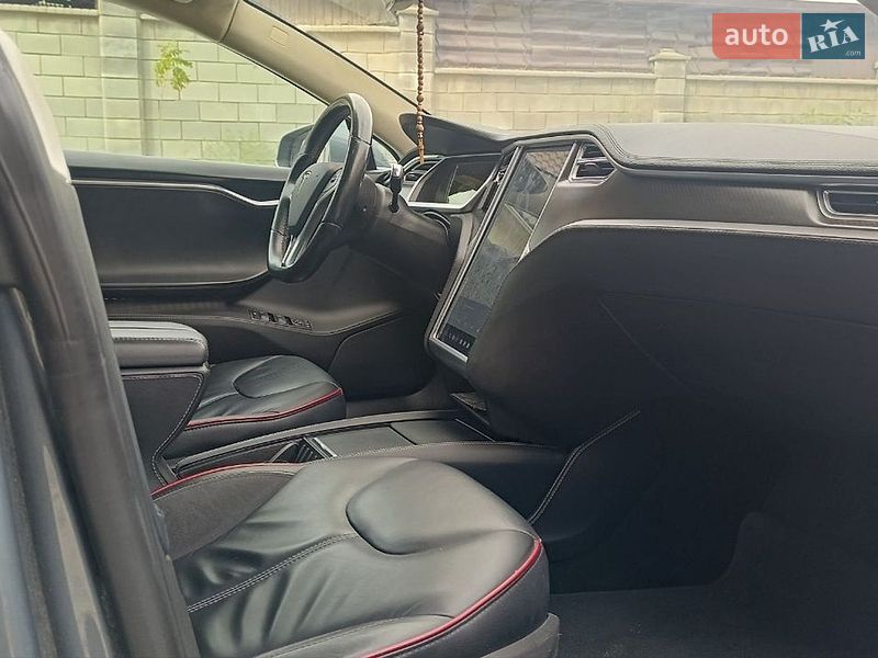 Лифтбек Tesla Model S 2014 в Ровно