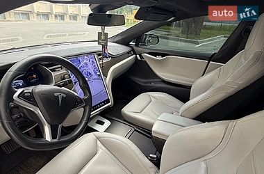 Лифтбек Tesla Model S 2016 в Львове