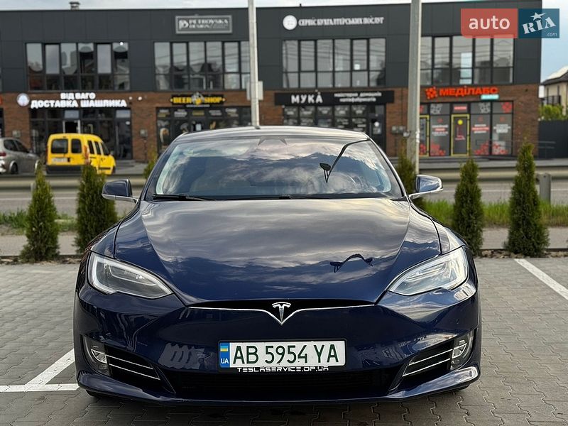 Лифтбек Tesla Model S 2016 в Виннице