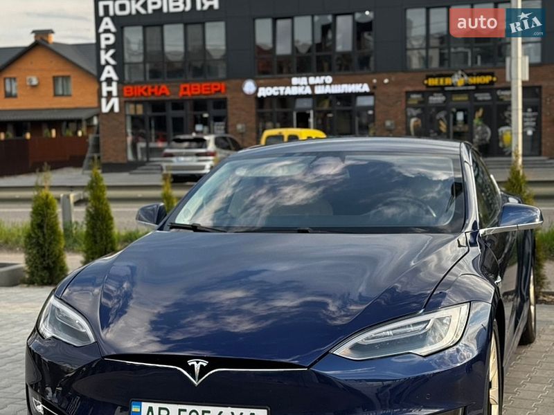 Лифтбек Tesla Model S 2016 в Виннице