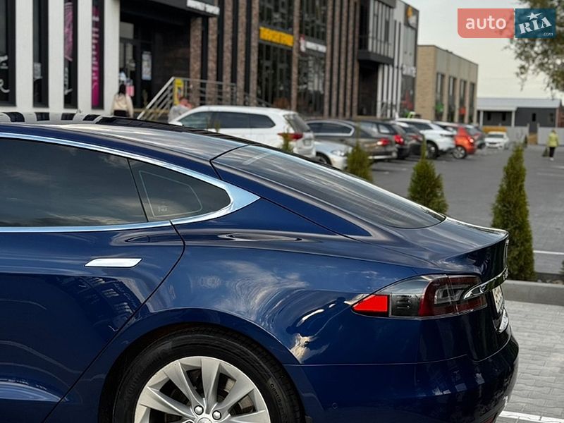 Лифтбек Tesla Model S 2016 в Виннице